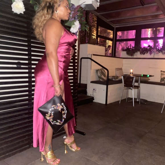 Pink satin high split dress - Picture 3 of 4